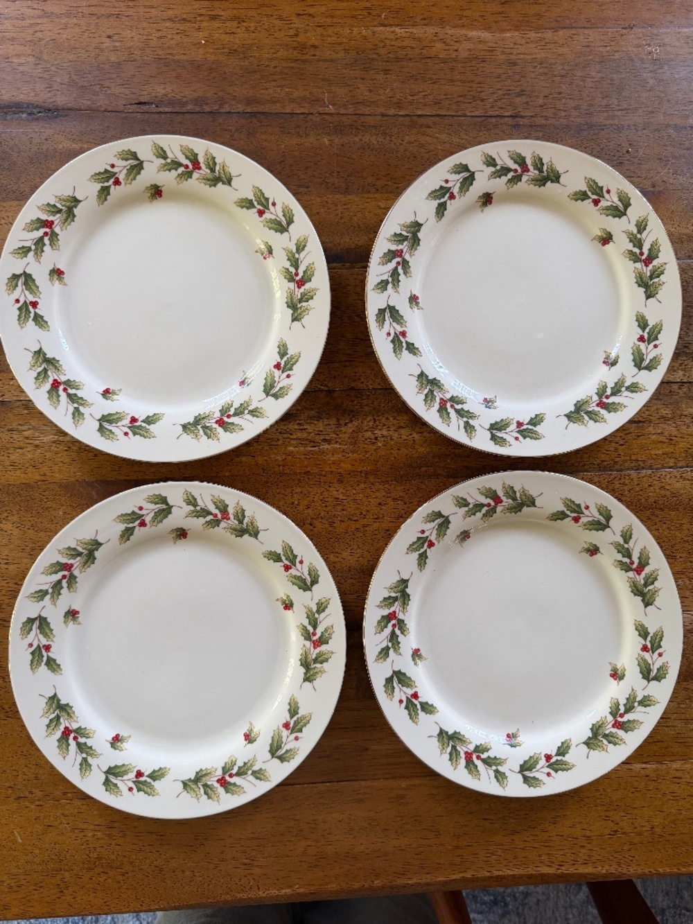 World Bazaars Holly Berry Dinner Plates (set of 4)
